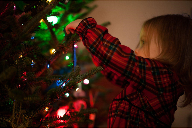 Traveling with your Artificial Christmas Tree and Flocked Garland: Insights and Tips